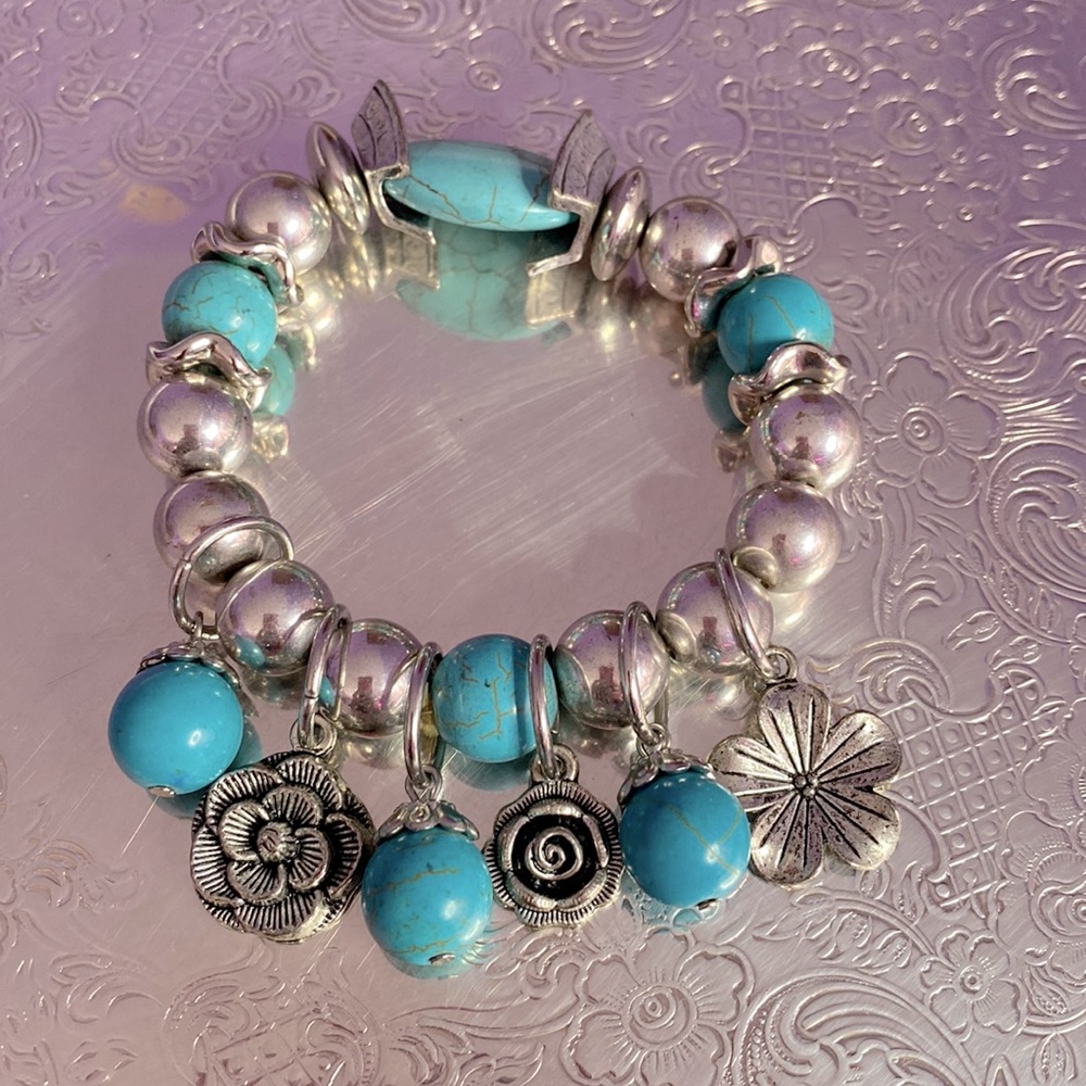❤️ bracelet with flowers and turquoise charms